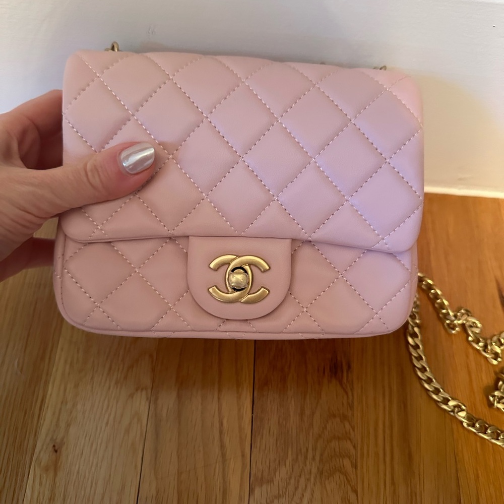 Chanel handbag with gold chain